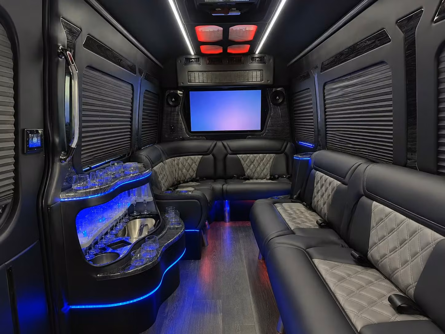 let charterbusrentalsurpriseaz com handle construction crew and worksite shuttles across the west valley